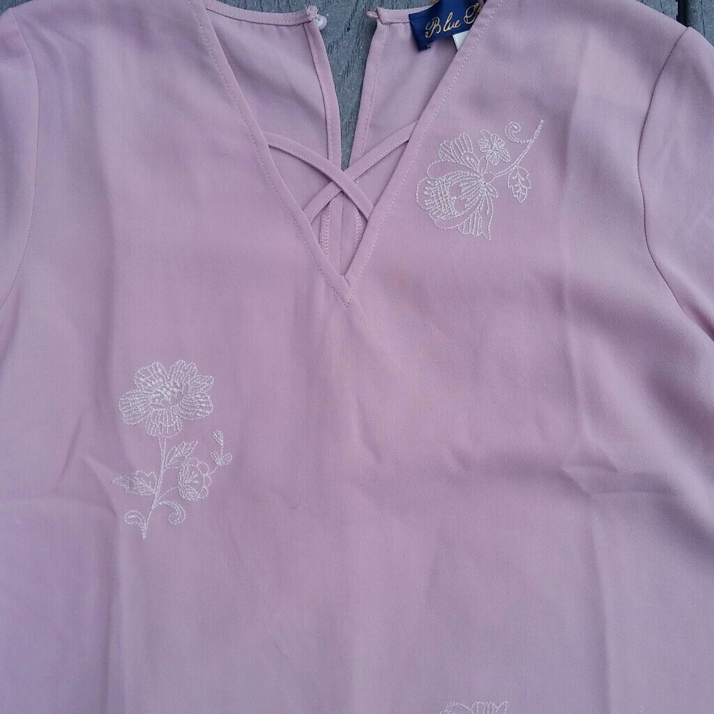 SOLD. NWT Francesca's Pink Blouse - Picture 2 of 4